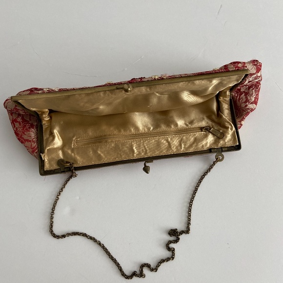 Vintage Beaded Evening Clutch • Red Lace & Gold Interior • 60s/70s - Picture 3 of 3